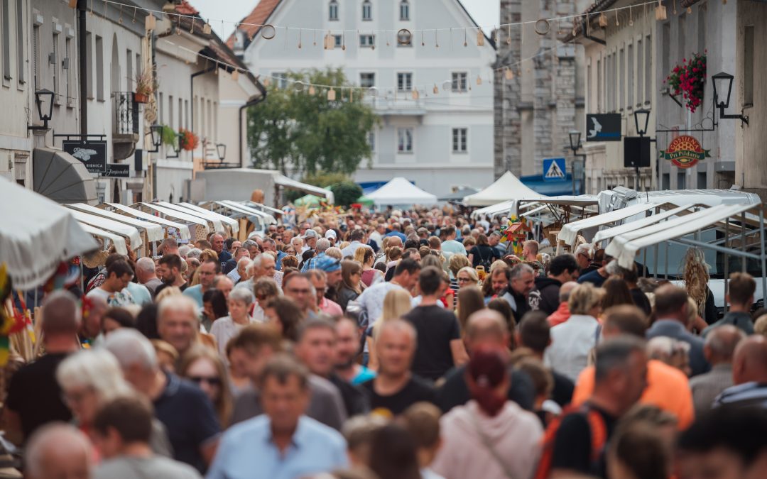 ODPRTJE PRIJAV ZA RAZSTAVLJALCE